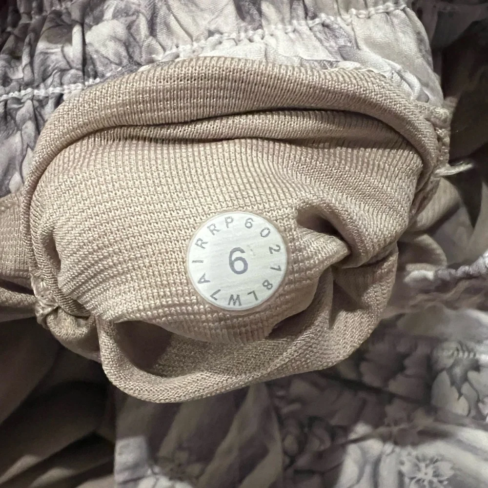 Size 6 Lululemon 4” hotty hot shorts - Picture 2 of 2